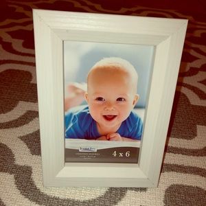 Set of 6 white wooden picture frames 4 X 6” NWT